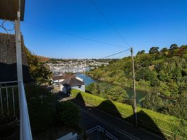 A view of a river and houses at 2 Inglewood Apartments in Dartmouth