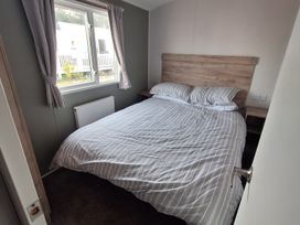 A bedroom with a bed and window at Haven Seashore, Ellerton Willerby Xtra, Great Yarmouth