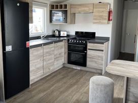A kitchen with modern appliances at Haven Seashore, Ellerton Willerby Xtra, Great Yarmouth