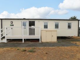 A mobile home with a deck and steps at Haven Seashore, Ellerton Willerby Xtra in Great Yarmouth