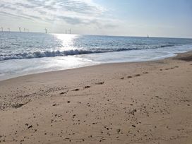 A beach with sand and waves at Haven Seashore, Ellerton Willerby Xtra, Great Yarmouth