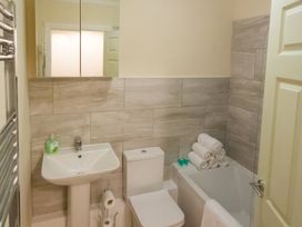 A bathroom with a sink, toilet, and bathtub at 53 Hampton Road Scarborough