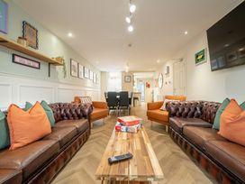 A living room with sofas and a coffee table at The Ravines in Scarborough