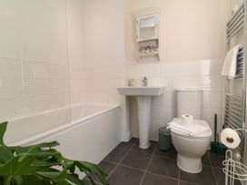 A bathroom with a sink, toilet, and bathtub at Manning's View Barnstaple