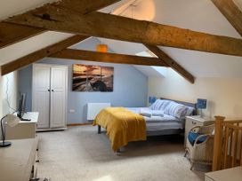 A bedroom with a bed and wardrobe at 1 bed cottage Parking Patio close to coasts Coads Green near Launceston