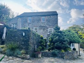 A house and garden area at 2 Bedrooms overlooking Little Petherick Creek Little Petherick