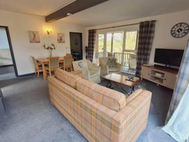 A living room with seating area and dining table at Forest Retreat Sleeps 4 2Bed with Parking Woolsery near Bideford