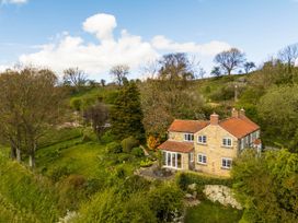 An outdoor view of a house with a garden at Stunning 3 Bedroom Cottage near Historic York in Ampleforth