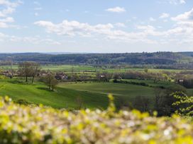 A panoramic view of fields and trees with houses in the distance at Stunning 3 Bedroom Cottage near Historic York Ampleforth