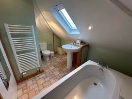 A bathroom with a bath, toilet, and sink at House Sleeps 8 Close to Beach Free parking, Mullion