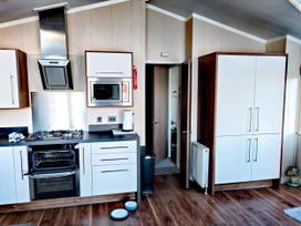 A kitchen with appliances and cabinets at Dunoon 3Bed Lodge Sleeps 6 Pet Friendly near Dunoon