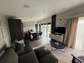A living room with a sofa and dining area at Malton 2Bed Lodge Sleeps 4 Pet Friendly, Malton