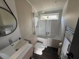 A bathroom with a bathtub and shower at Malton 2Bed Lodge Sleeps 4 Pet Friendly in Malton