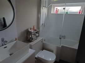 A bathroom with sink, toilet, bathtub, and shower at Malton 2Bed Lodge Sleeps 4 Pet Friendly in Malton