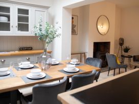 A dining room with a table and chairs at York Minster 3bed Sleeps 6 Fireplace Free Parking, York