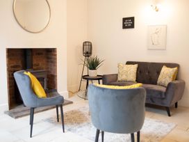 A living room with two armchairs and a couch at York Minster 3bed Sleeps 6 Fireplace Free Parking in York