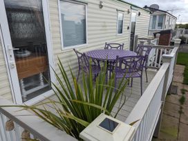 An outdoor seating area with purple furniture at Sandy Paws Dog Friendly Anderby Creek
