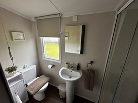 A bathroom with a sink and toilet at the property in the location