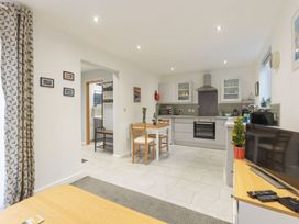 A kitchen with a table and chairs at 1Bed Coastal Retreat Sleeps 2 Parking Wifi in Bude