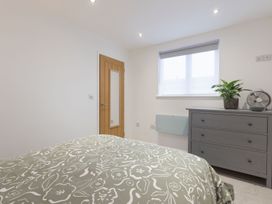 A bedroom with a bed and dresser at 1Bed Coastal Retreat Sleeps 2 Parking Wifi in Bude