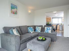 A living room with a grey sofa and green apples on a coffee table at Spacious 3 Bed House Sleeps 6 Parking Wifi, Newquay