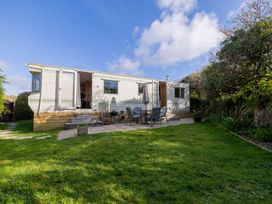 A mobile home with outdoor seating and grass area at Coastal Hideaway in Cornwall Dog Friendly Goldsithney