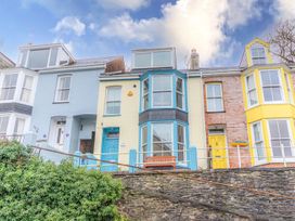 A row of colorful houses with a view at The Slipway Fowey Harbour with Garden Fowey