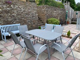 A garden with table and chairs at The Slipway Fowey Harbour with Garden in Fowey