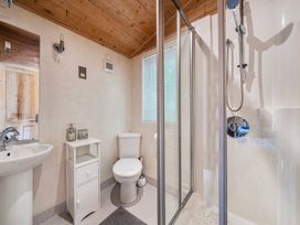 A bathroom with shower toilet and sink at Alpaca Farm Valley Views Sleeps 4 Parking Pets Husthwaite
