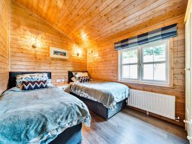 A bedroom with two beds and a window at Alpaca Farm Valley Views Sleeps 4 Parking Pets Husthwaite