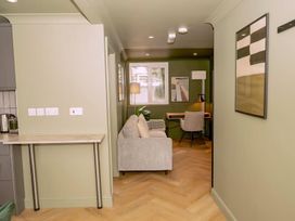 A living room with a sofa and desk at 1 Bedroom Apartment Sleeps 2 Pets Welcome, Carbis Bay
