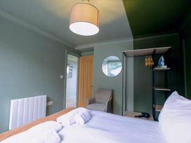 A bedroom with a bed and shelf at 1 Bedroom Apartment Sleeps 2 Pets Welcome Carbis Bay