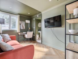 A living room with a sofa and desk at 1 Bedroom Apartment Sleeps 2 Pets Welcome in Carbis Bay