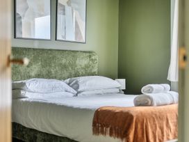 A bedroom with a bed and wall art at 1 Bedroom Apartment Sleeps 2 Pets Welcome, Carbis Bay
