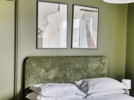 A bedroom with a bed and wall art at 1 Bedroom Apartment Sleeps 2 Pets Welcome in Carbis Bay