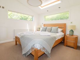 A bedroom with bed and bedside tables at 4 Tree Tops in Liskeard