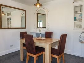 A dining room with a table and chairs at Harbourside Retreat in Looe