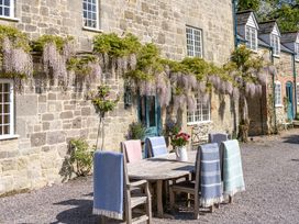 An outdoor seating area with a table and chairs at French Mill in Shaftesbury