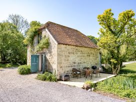 A small building with outdoor seating space at French Mill in Shaftesbury