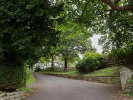 A tree-lined road at Ewe Cote Hall Farmhouse in Whitby