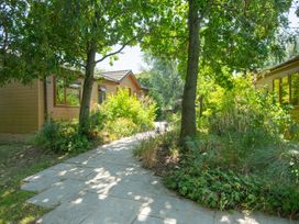 An outdoor area with a pathway and wooden cabins at Oak Lodge 