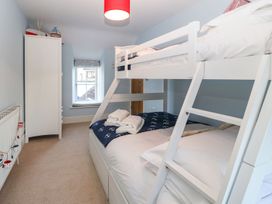 A bedroom with bunk bed and double bed at Bryn Tirion - Rhosneigr