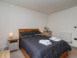 A bedroom with a bed and nightstand at The Gulls Rest in 