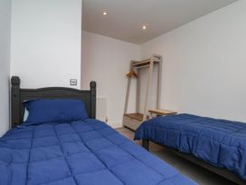 A bedroom with two beds and a hanging rack at The Gulls Rest 