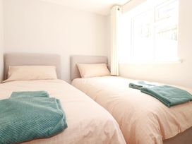 A bedroom with two beds and blankets at 9 Tides Reach Wadebridge