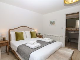 A bedroom with a bed and bedside tables at Beachstone in Salcombe