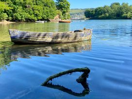 A boat on calm water at Beachstone in Salcombe