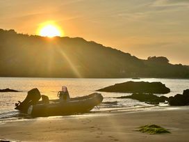A boat on the beach at Beachstone in Salcombe