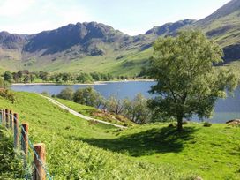 A view of a lake surrounded by mountains at Briargarth in Keswick