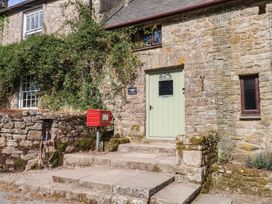 An outdoor area with a door and mailbox at Dashel Cottage at Dockwell Farm near Widecombe-In-The-Moor